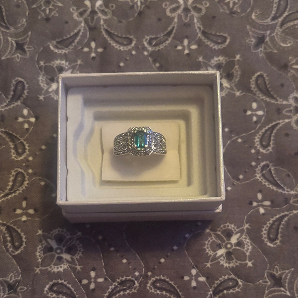 Elegant Silver Ring with Teal Gemstone